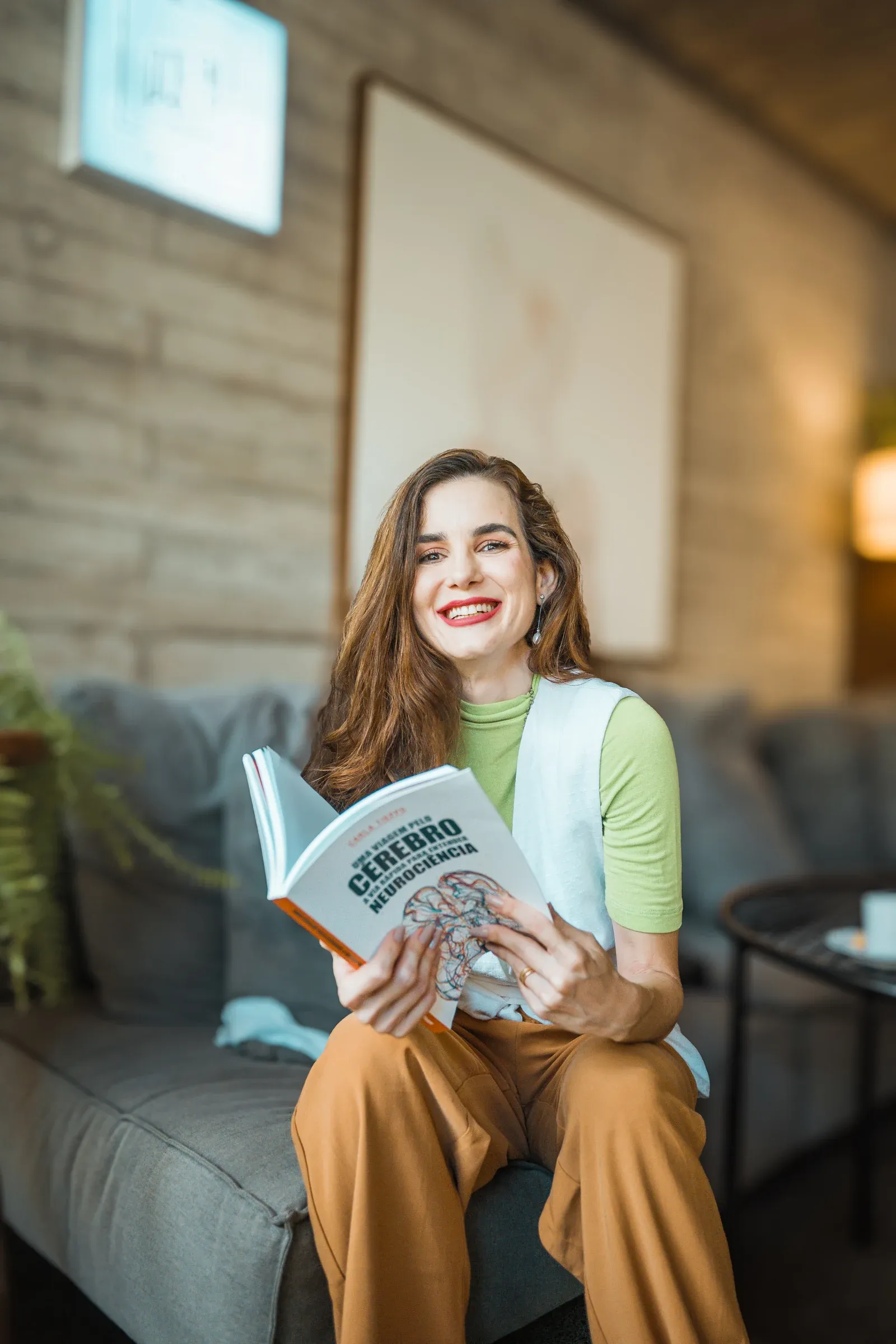 Jéssica Ribeiro em momento de leitura