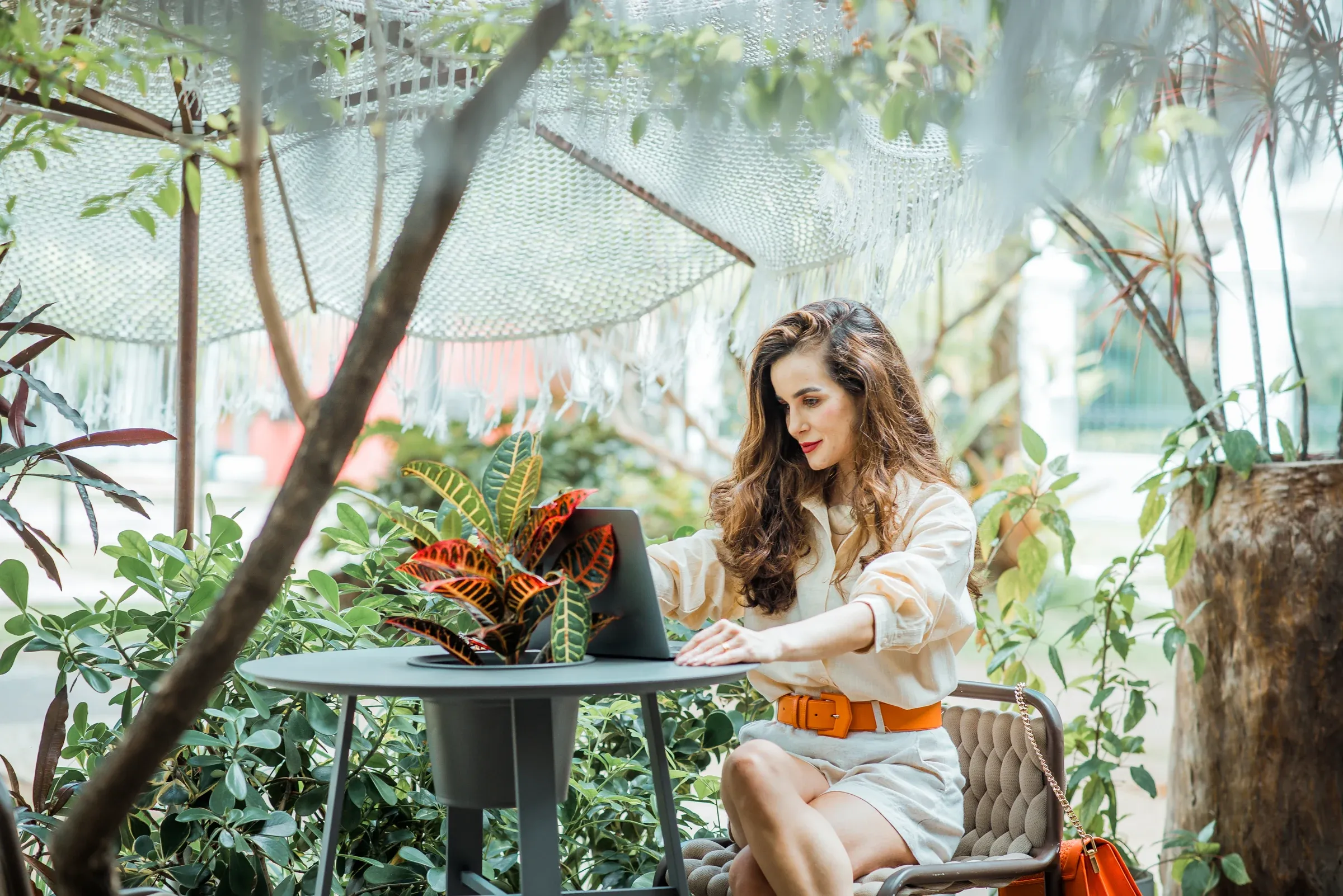 Jéssica Ribeiro em ambiente externo